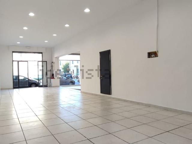 Locale Commerciale in affitto a Sorgenti, Livorno