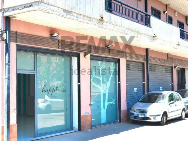 Locale Commerciale in affitto a Gravina Di Catania, Sicilia