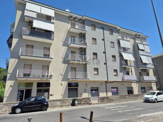 Locale Commerciale in affitto a Salerno, Campania