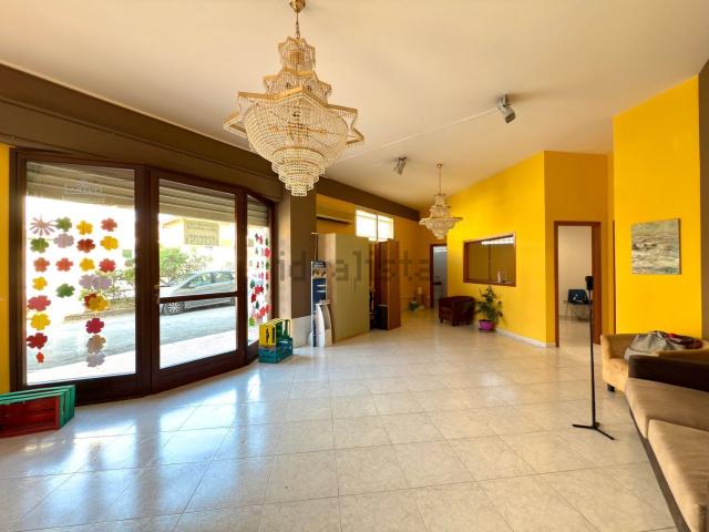 Locale Commerciale in affitto a Partinico, Sicilia