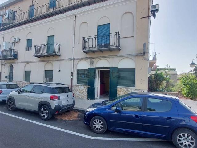 Locale Commerciale in affitto a San Luca, Caltanissetta