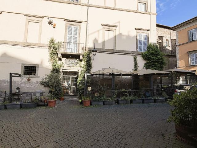 Locale Commerciale in affitto a San Pellegrino, Viterbo