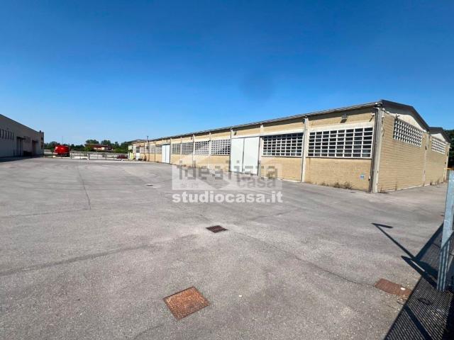 Locale Commerciale in affitto a Monte Cremasco, Lombardia