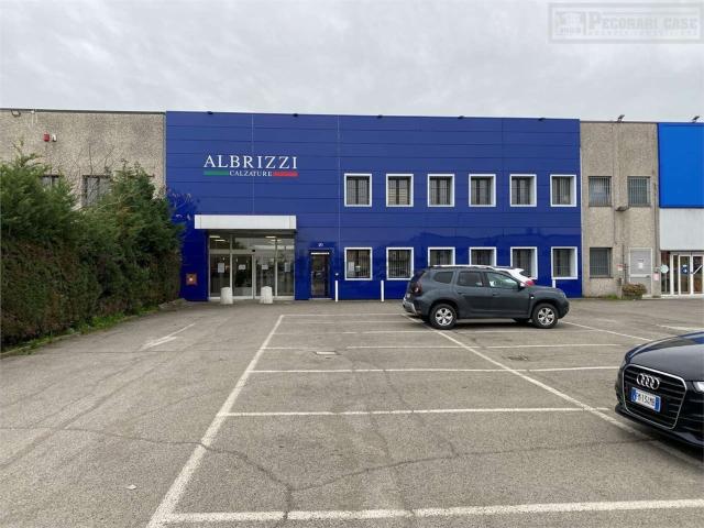 Locale Commerciale in affitto a Unione dei comuni del Sorbara, Castelfranco Emilia