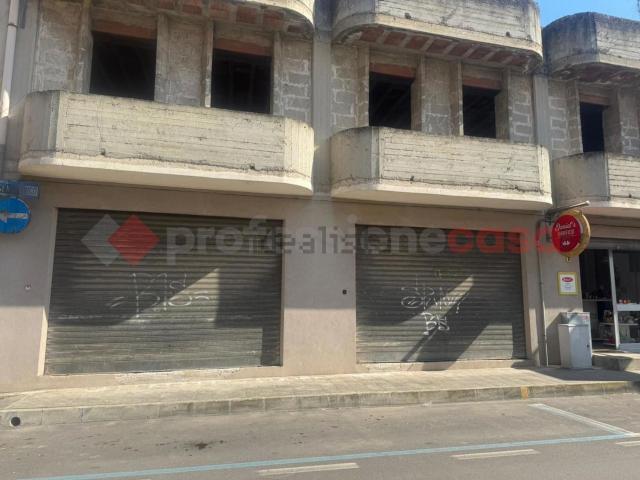 Locale Commerciale in affitto a Puglia, Taranto