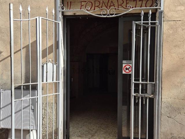 Locale Commerciale in affitto a Tarquinia, Lazio