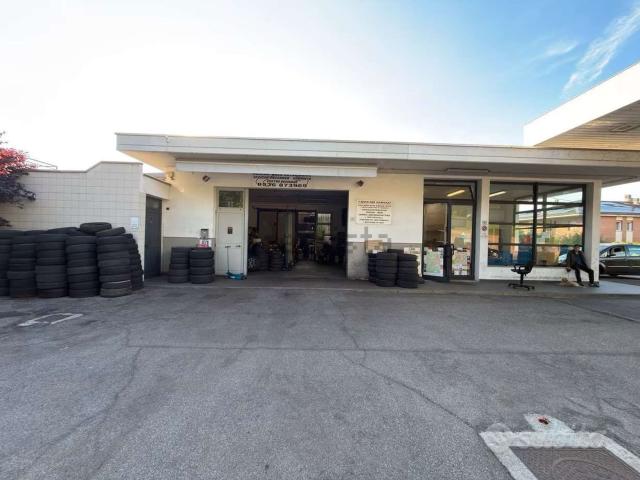 Locale Commerciale in affitto a Unione dei comuni del Distretto Ceramico, Sassuolo