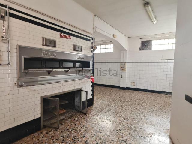 Locale Commerciale in affitto a Madone, Lombardia