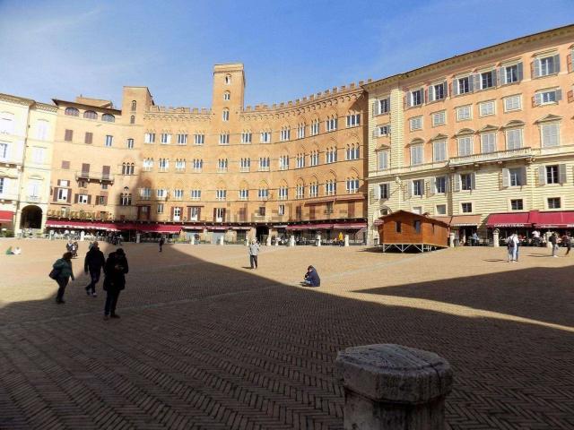 Locale Commerciale in affitto a Contrada della Selva, Siena