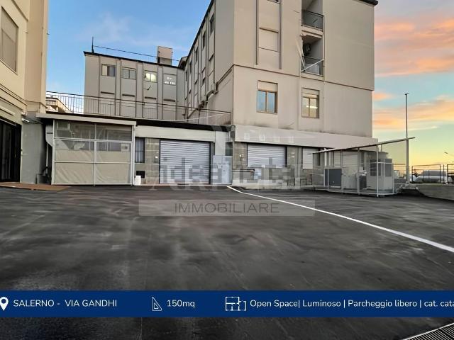 Locale Commerciale in affitto a Salerno, Campania