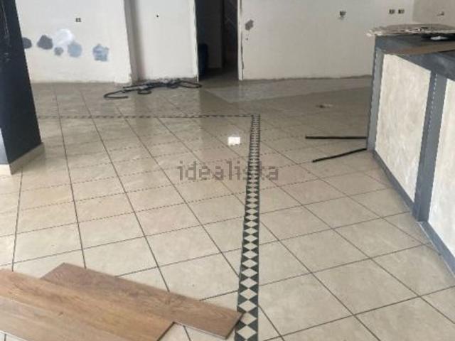 Locale Commerciale in affitto a San Marcellino, Campania