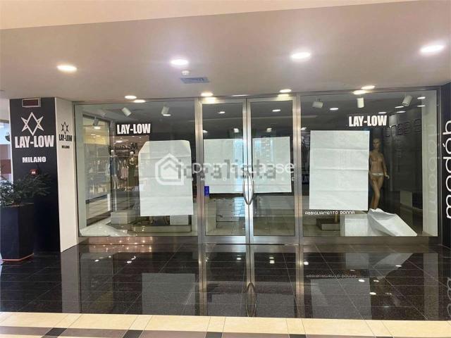 Locale Commerciale in affitto a Modica, Sacro Cuore