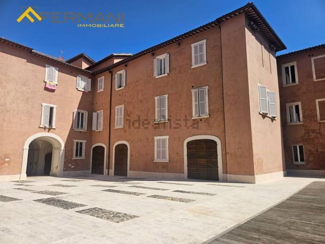 Locale Commerciale in affitto a San Venanzio, Marche