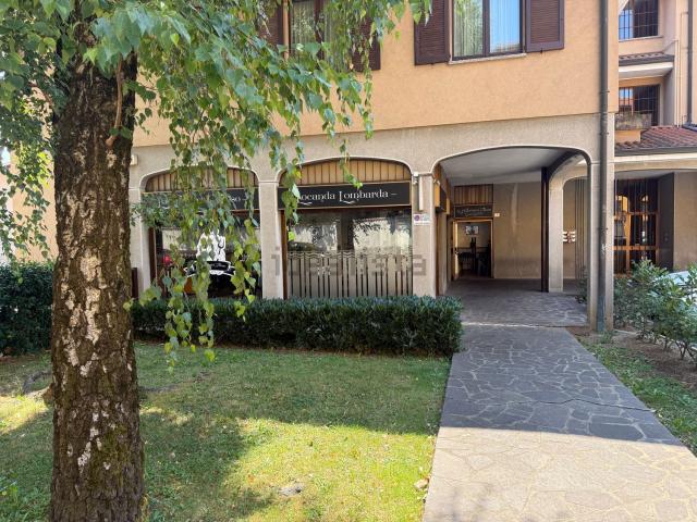 Locale Commerciale in affitto a Robbiate, Lombardia