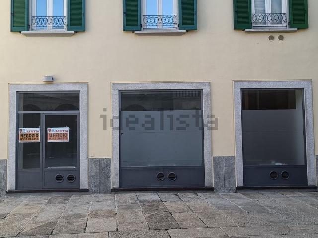 Locale Commerciale in affitto a Biumo Superiore, Varese