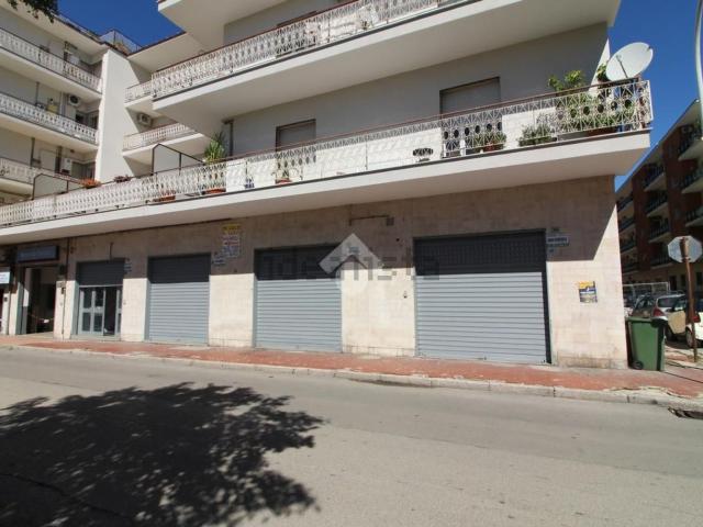 Locale Commerciale in affitto a Casagiove, Campania