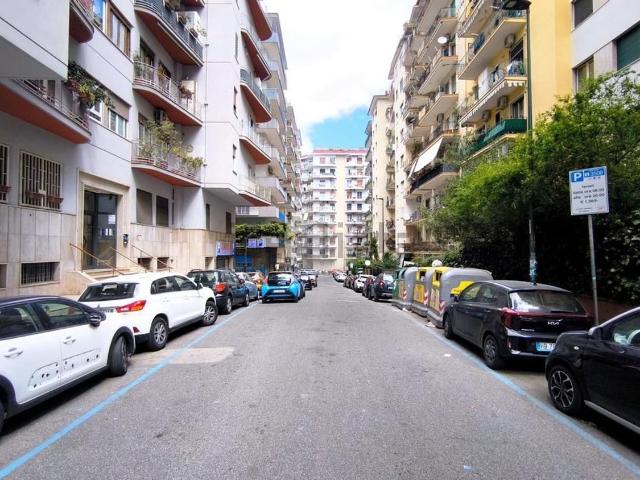 Locale Commerciale in affitto a Municipalità 5, Campania