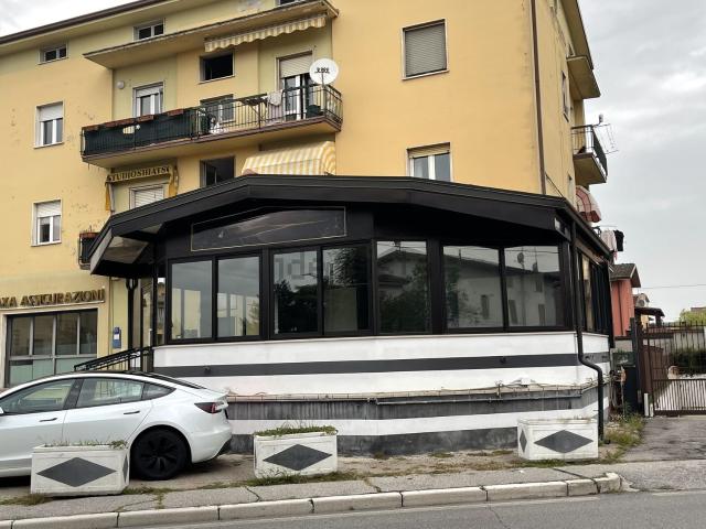Locale Commerciale in affitto a Ghedi, Lombardia