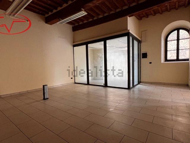 Locale Commerciale in affitto a Giglio, Montevarchi