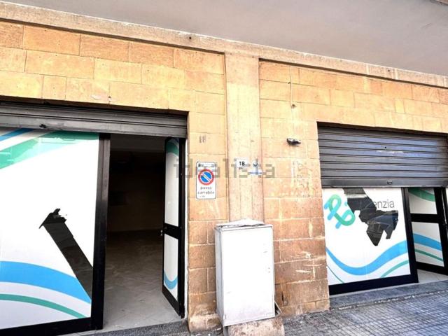Locale Commerciale in affitto a Puglia, Lecce