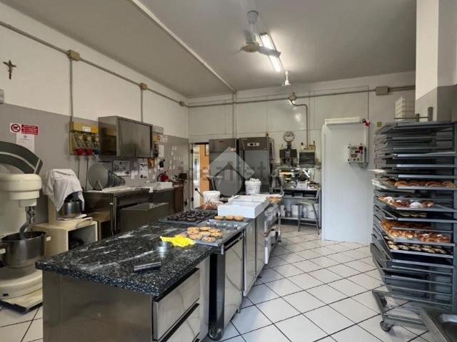 Locale Commerciale in affitto a Brusaporto, Lombardia