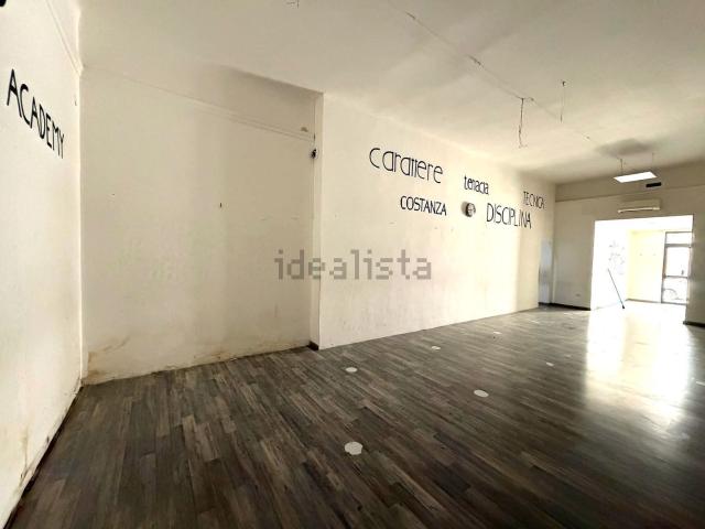 Locale Commerciale in affitto a Puglia, Taranto