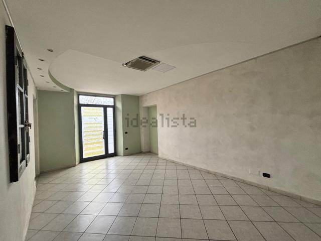 Locale Commerciale in affitto a Piemonte, Asti