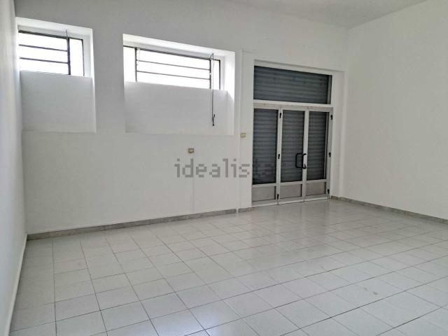 Locale Commerciale in affitto a Sant'Antonio, Lanciano