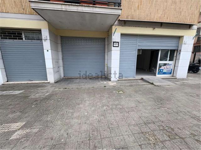 Locale Commerciale in affitto a Municipio Roma VI, Roma Capitale