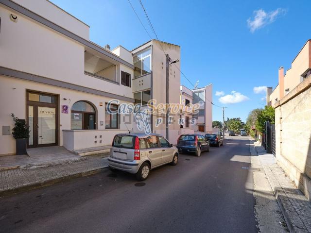 Locale Commerciale in affitto a Puglia, Lecce