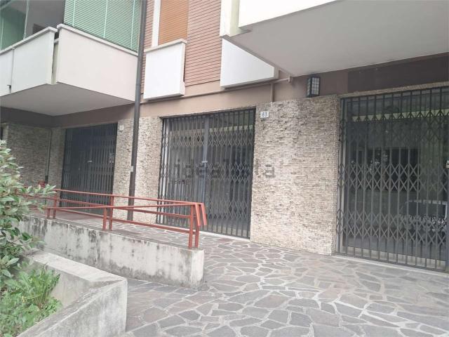 Locale Commerciale in affitto a Crocetta-San Lazzaro-Modena Est, Modena