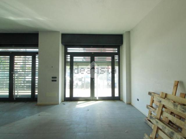Locale Commerciale in affitto a Noverasco, Locate Triulzi