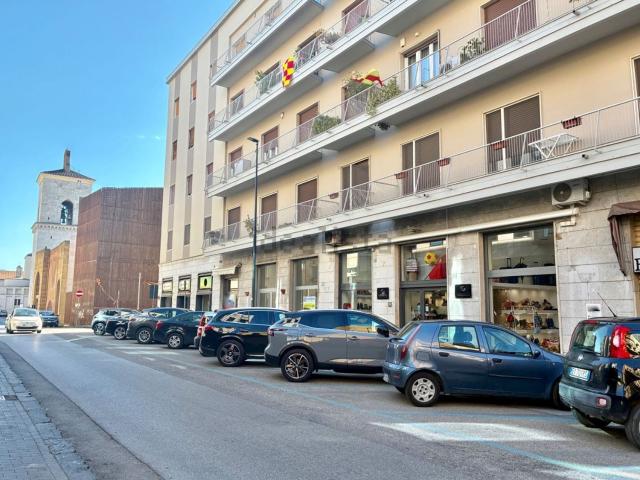 Locale Commerciale in affitto a Benevento, Campania
