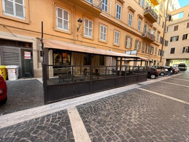 Locale Commerciale in affitto a Borgo Odescalchi, Roma Capitale