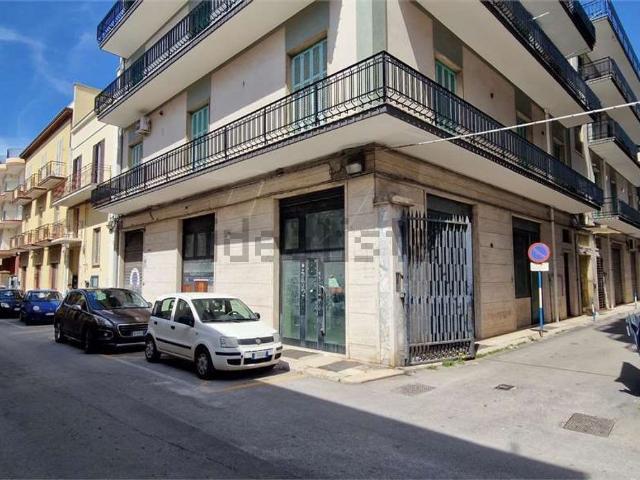 Locale Commerciale in affitto a Puglia, Bari