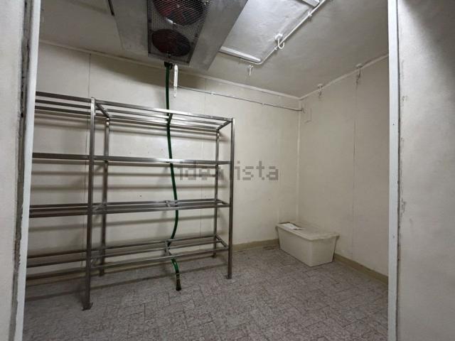 Locale Commerciale in affitto a Villanova, Viterbo