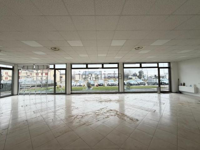 Locale Commerciale in affitto a Tombolo, Veneto