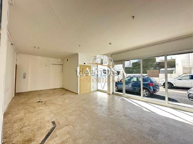 Locale Commerciale in affitto a Puglia, Lecce