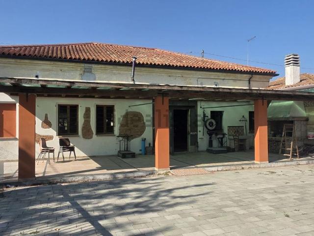 Locale Commerciale in affitto a Vedelago, Veneto