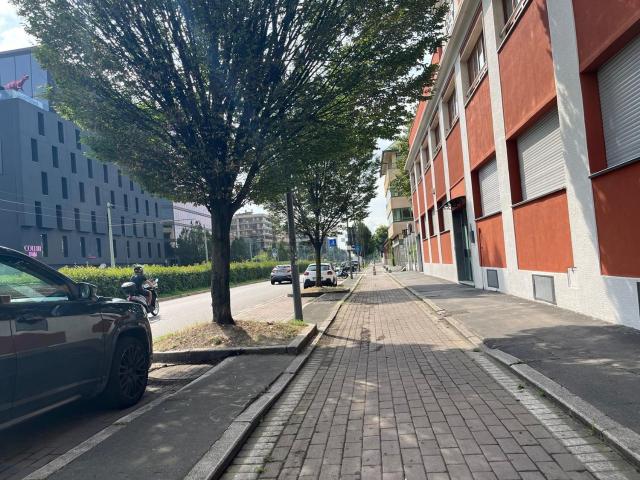 Locale Commerciale in affitto a Municipio 4, Milano