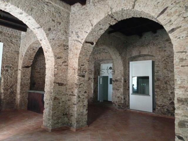 Locale Commerciale in affitto a Calabria, Vibo Valentia