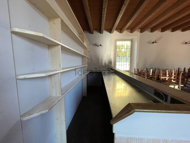 Locale Commerciale in affitto a Varese, Lombardia