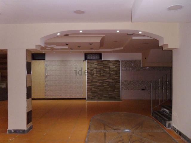 Locale Commerciale in affitto a Casoria, Campania