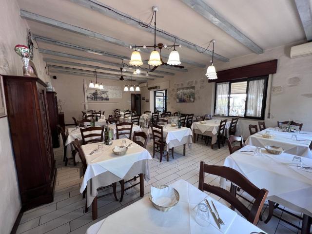 Locale Commerciale in affitto a Castel D'azzano, Veneto