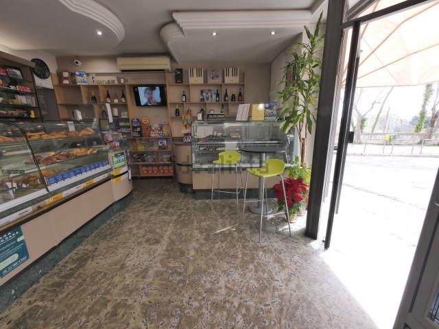 Locale Commerciale in affitto a Cappuccini, Ragusa