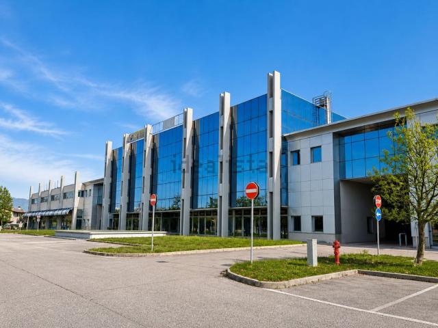 Locale Commerciale in affitto a Nervesa Della Battaglia, Veneto