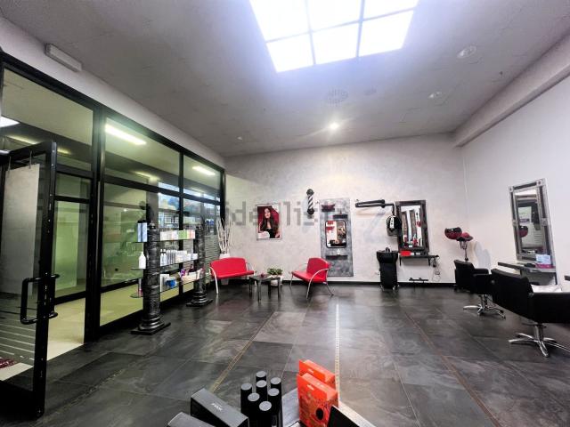 Locale Commerciale in affitto a Tresinaro - Secchia, Re