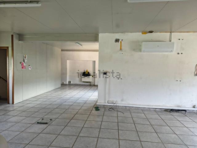 Locale Commerciale in affitto a Unione Montana di Comuni delle Valli di Lanzo, Ceronda e Casternone, Piemonte