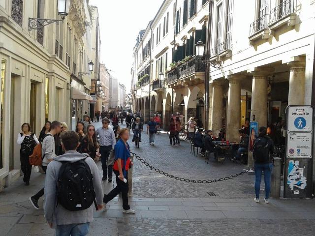 Locale Commerciale in affitto a San Giuseppe, Padova