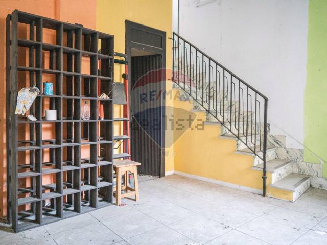 Locale Commerciale in affitto a Enna, Monte